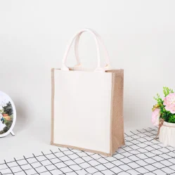 Key features and considerations related to tote bags